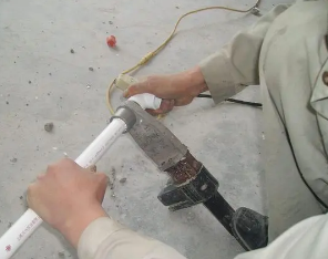 灵石漏水维修电话